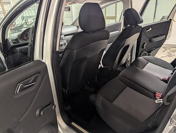 Mercedes-Benz A150 5 of 6