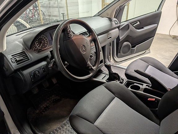 Mercedes-Benz A150 4 of 6