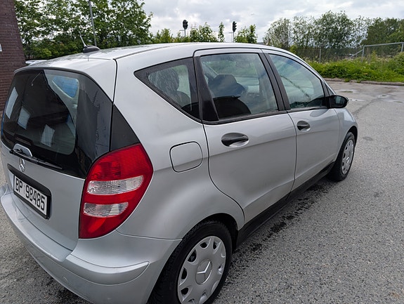 Mercedes-Benz A150 2 of 6