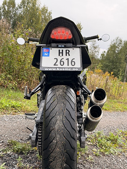 Suzuki GSR 750 19 of 23