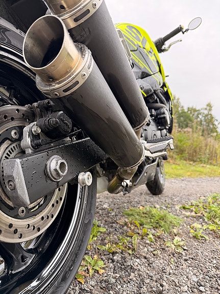Suzuki GSR 750 22 of 23