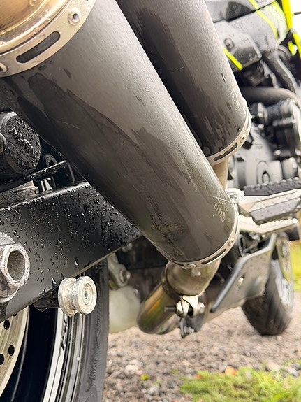 Suzuki GSR 750 23 of 23