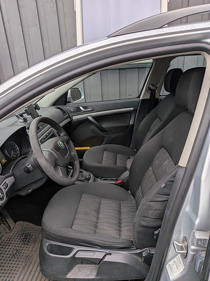Skoda Octavia 2 of 22