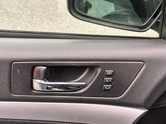 Subaru Legacy 12 of 29