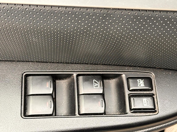 Subaru Legacy 13 of 29