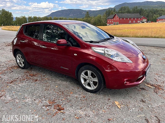 Nissan Leaf 3 of 15