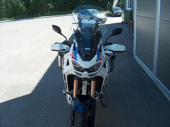Honda CRF 1100L Africa Twin Adventure Sports 3 of 4