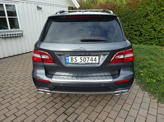 Mercedes-Benz ML250 2 of 10