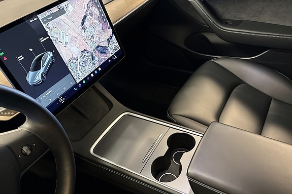 Tesla Model 3 19 of 29