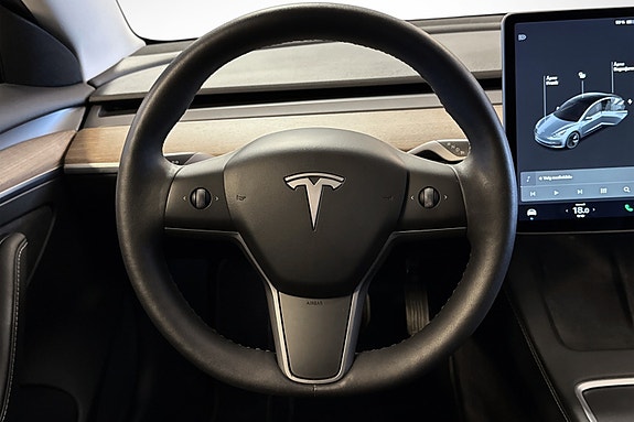 Tesla Model 3 17 of 29