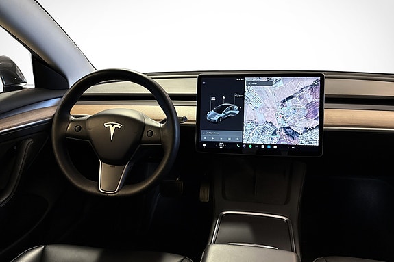 Tesla Model 3 16 of 29