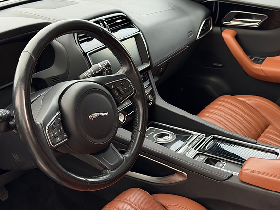 Jaguar F-PACE 11 of 26