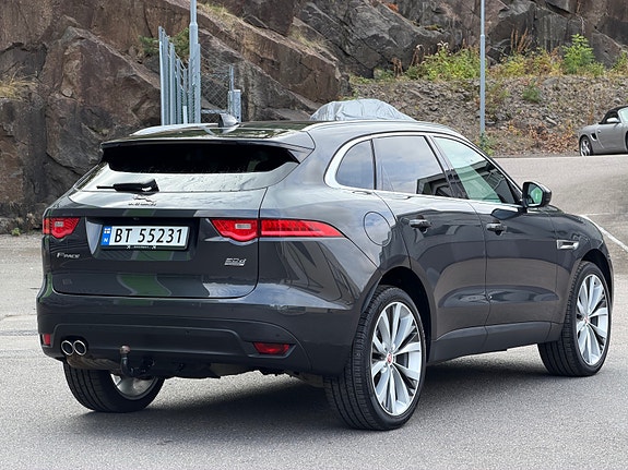 Jaguar F-PACE 5 of 26