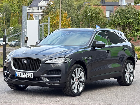 Jaguar F-PACE 2 of 26