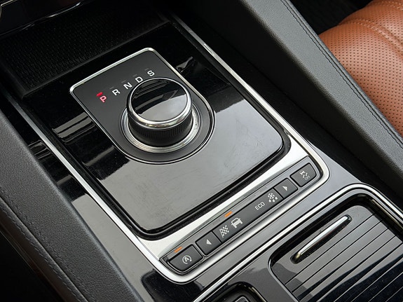 Jaguar F-PACE 19 of 26