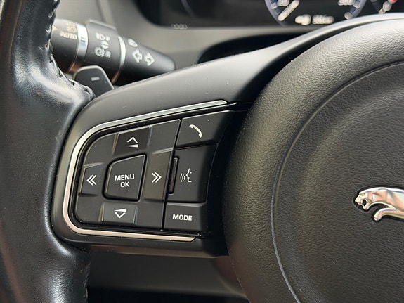 Jaguar F-PACE 12 of 26