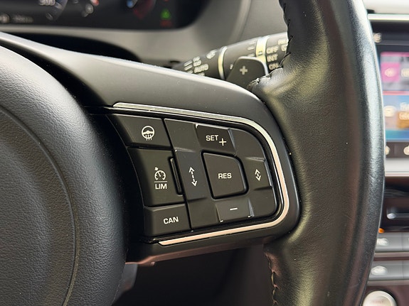 Jaguar F-PACE 13 of 26