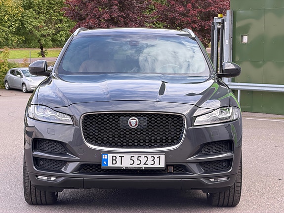 Jaguar F-PACE 3 of 26