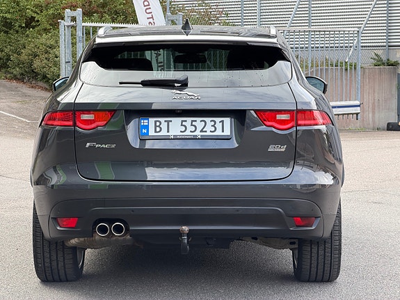 Jaguar F-PACE 6 of 26