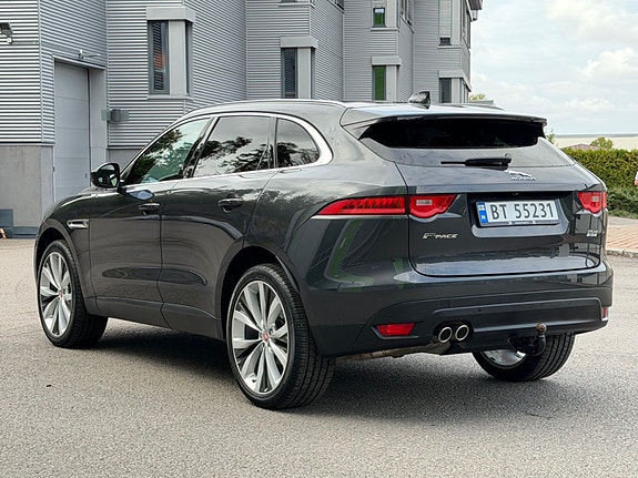 Jaguar F-PACE 7 of 26