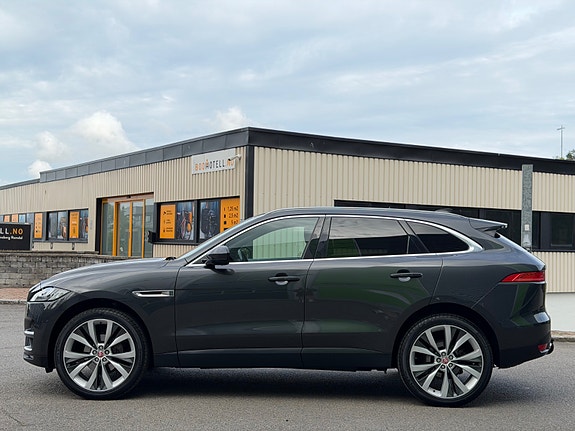 Jaguar F-PACE 9 of 26