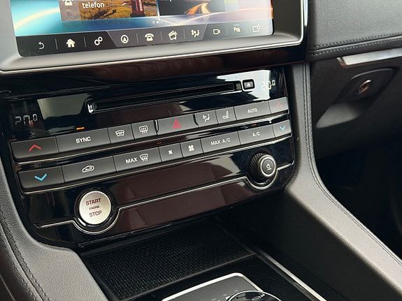 Jaguar F-PACE 18 of 26