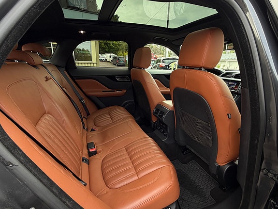 Jaguar F-PACE 22 of 26