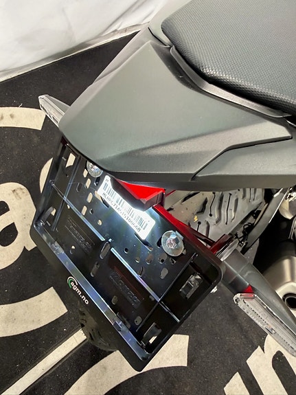 Honda CB500 Hornet - med varmeholker og kort skiltbrakett montert i prisen 2 of 4