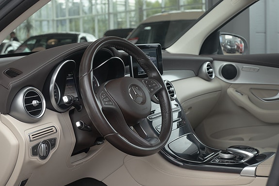 Mercedes-Benz GLC350 e 17 of 30
