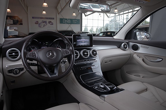 Mercedes-Benz GLC350 e 19 of 30