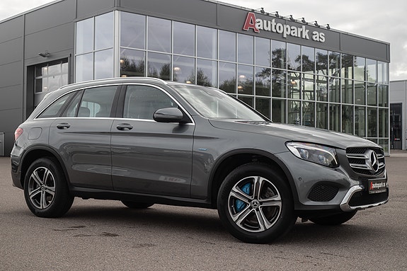 Mercedes-Benz GLC350 e 2 of 30