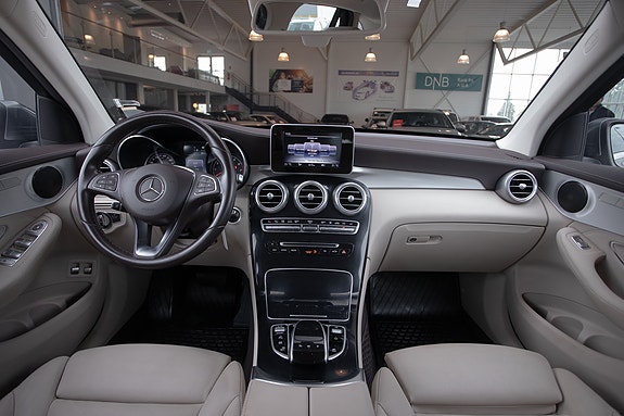 Mercedes-Benz GLC350 e 18 of 30