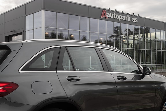 Mercedes-Benz GLC350 e 8 of 30
