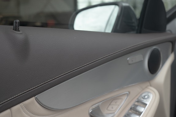 Mercedes-Benz GLC350 e 16 of 30