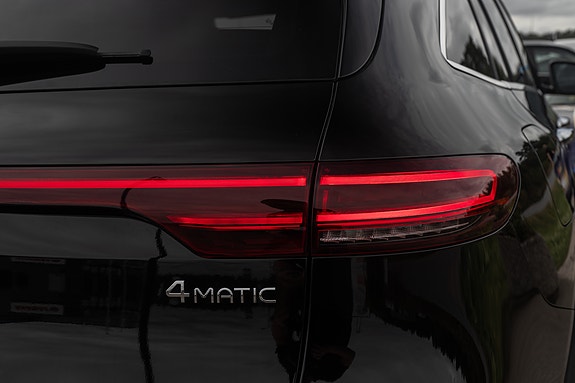 Mercedes-Benz EQC400 10 of 30