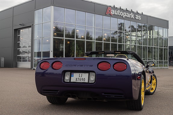 Chevrolet Corvette 11 of 30