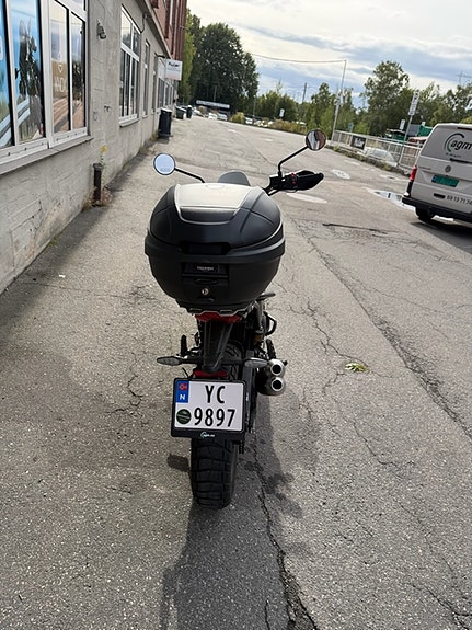 Triumph Scrambler 400XC, kun gått 18 mil, med toppboks 2 of 6