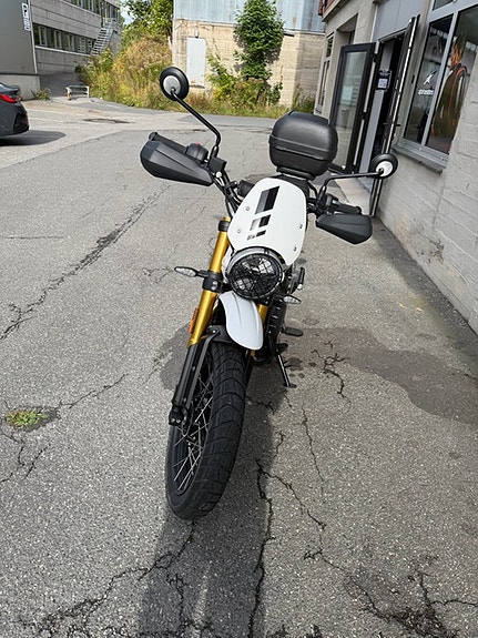 Triumph Scrambler 400XC, kun gått 18 mil, med toppboks 5 of 6