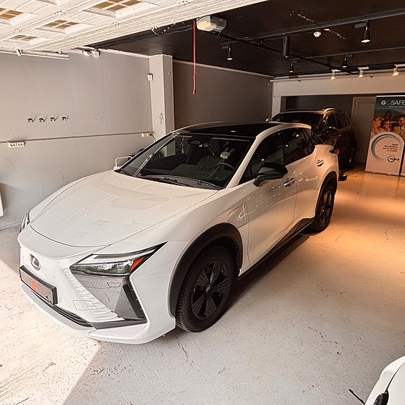 Lexus RZ450e 5 of 25