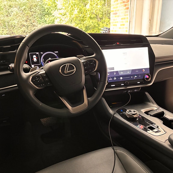 Lexus RZ450e 8 of 25