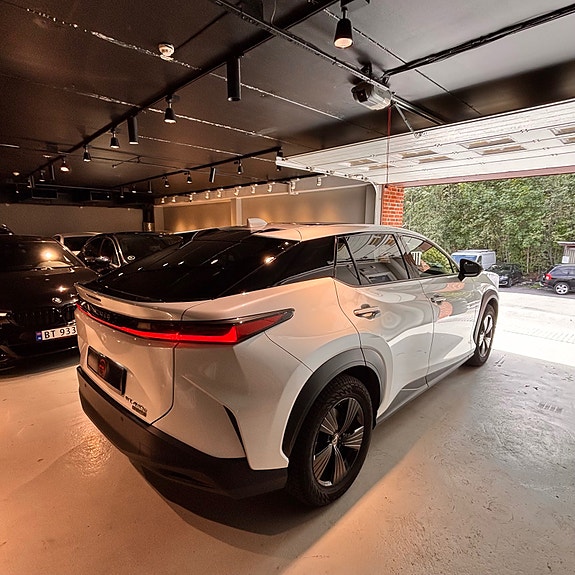 Lexus RZ450e 3 of 25