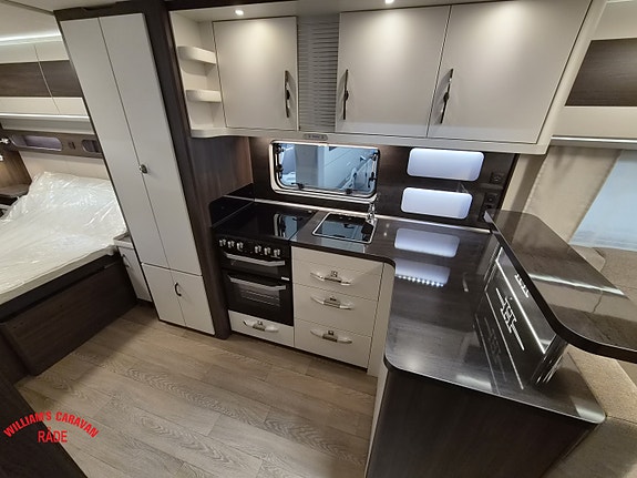 Hobby Prestige 720 WQC| Queensbed | Separat dusj | Stor rundsitter 7 of 25