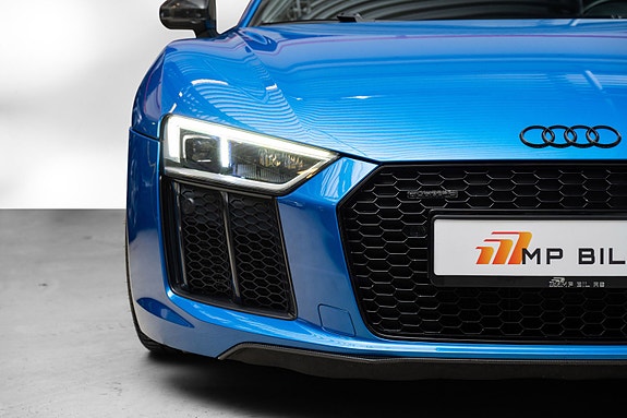 Audi R8 6 of 30