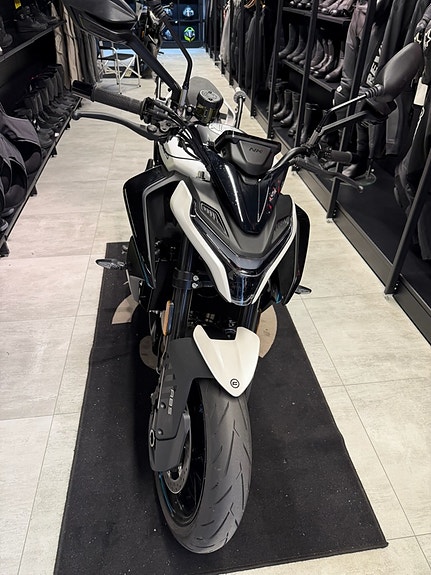 CFMOTO 675Nk - Skolesykkel 2 of 3
