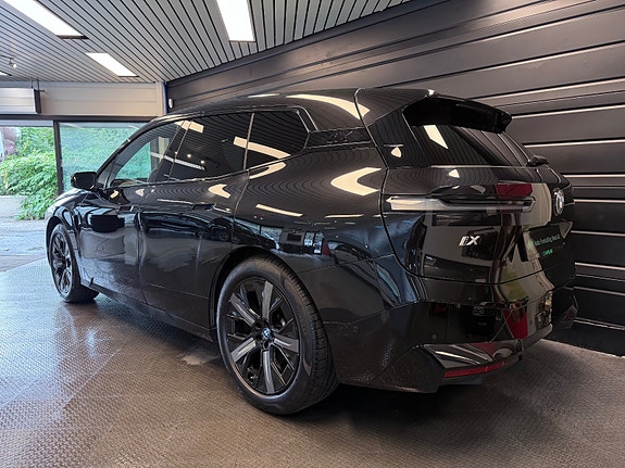 BMW iX 6 of 29