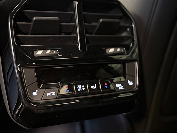 BMW iX 17 of 29