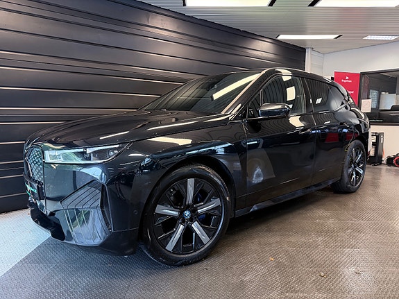 BMW iX 2 of 29