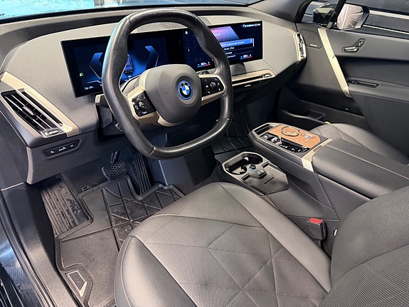 BMW iX 12 of 29