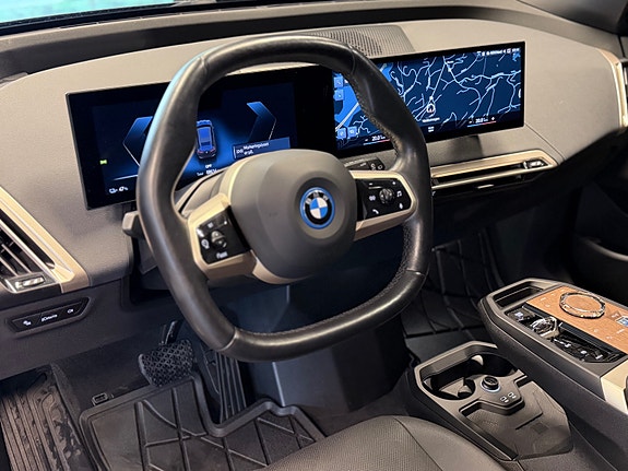 BMW iX 11 of 29