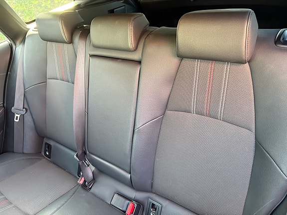 Toyota Corolla 8 of 24